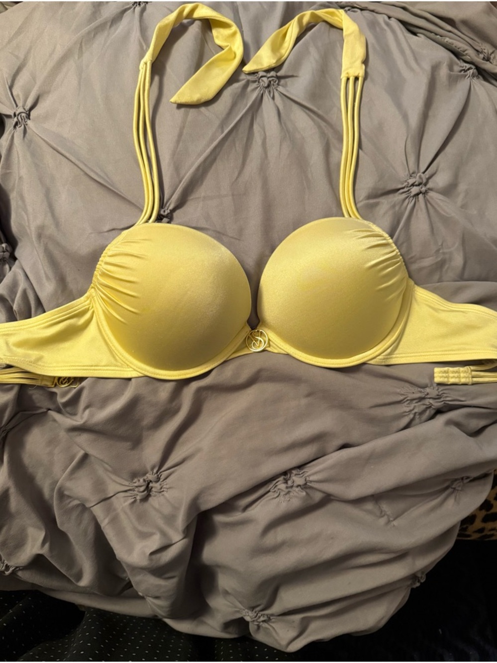 38 B Victoria’s Secret bombshell swimsuit top